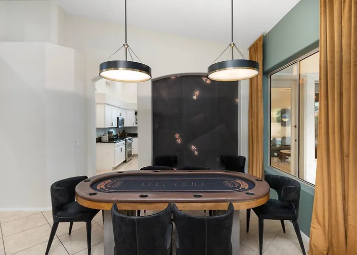 Desert Escape Minutes From Shopping, Dining & Golf *