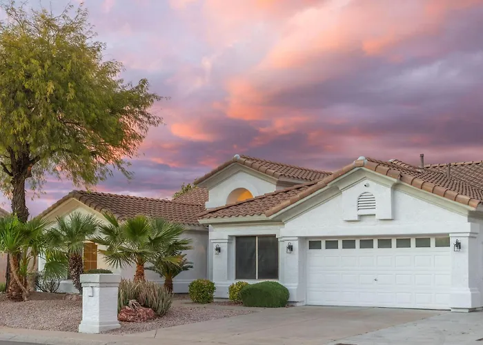 Desert Escape Minutes From Shopping, Dining & Golf