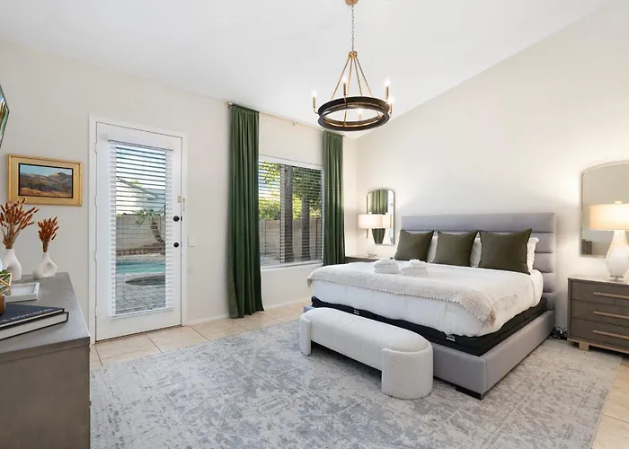 Desert Escape Minutes From Shopping, Dining & Golf