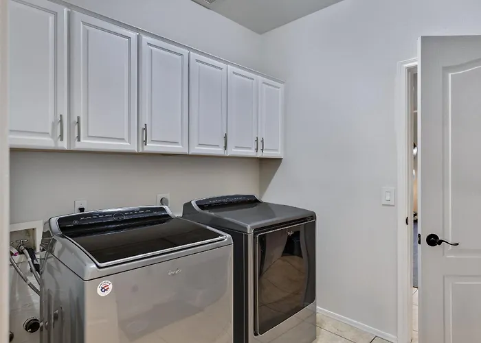 Desert Escape Minutes From Shopping, Dining & Golf Holiday home Phoenix