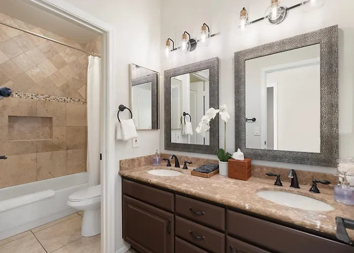 Desert Escape Minutes From Shopping, Dining & Golf