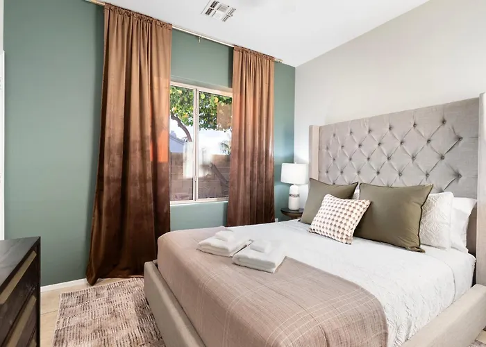 Desert Escape Minutes From Shopping, Dining & Golf Holiday home Phoenix
