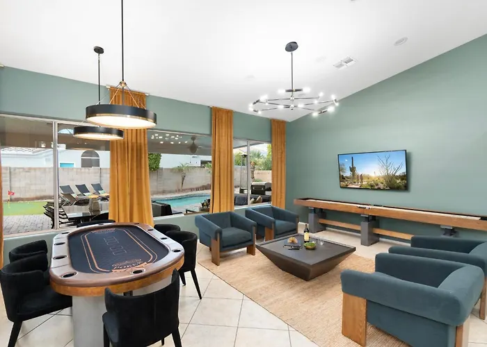 Desert Escape Minutes From Shopping, Dining & Golf *