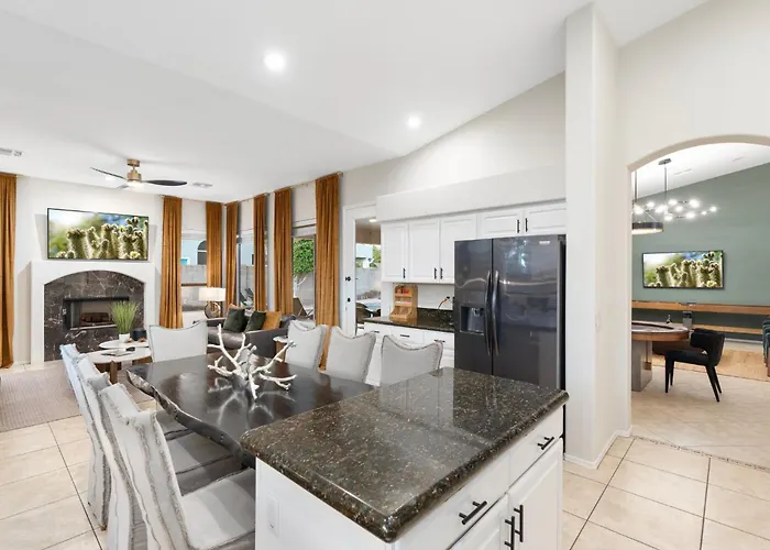 Desert Escape Minutes From Shopping, Dining & Golf