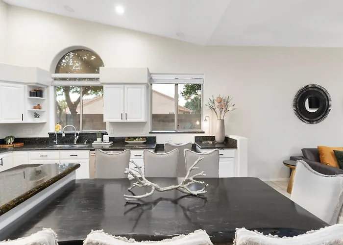 Holiday home Desert Escape Minutes From Shopping, Dining & Golf