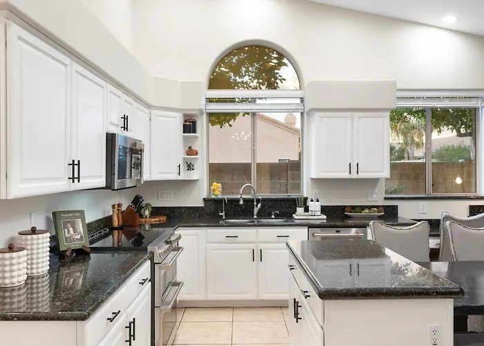 Desert Escape Minutes From Shopping, Dining & Golf Holiday home