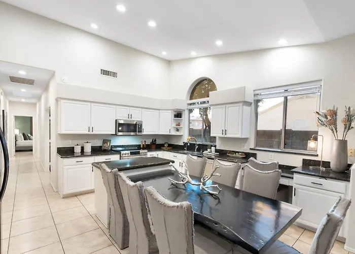 Desert Escape Minutes From Shopping, Dining & Golf * Phoenix