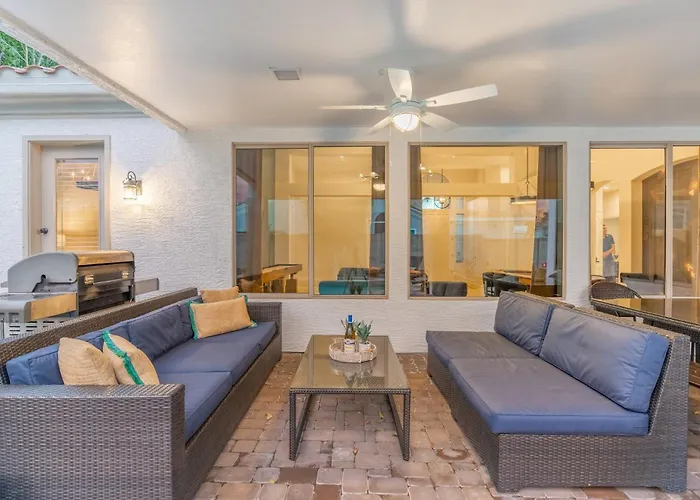 Desert Escape Minutes From Shopping, Dining & Golf *