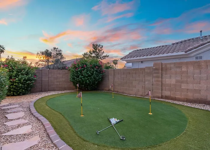 Desert Escape Minutes From Shopping, Dining & Golf