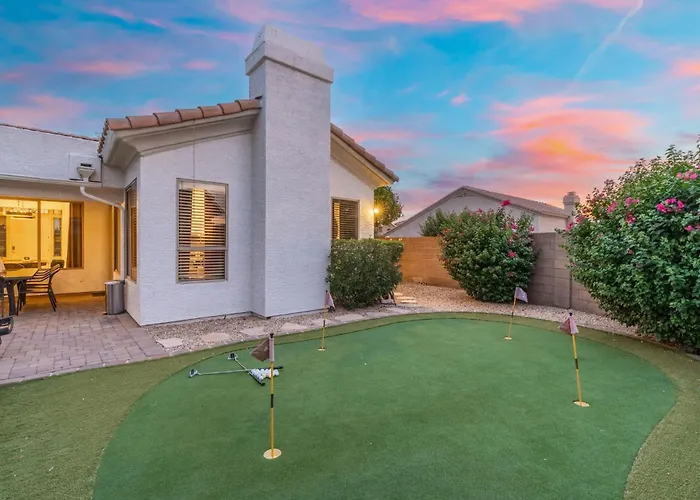 Desert Escape Minutes From Shopping, Dining & Golf * Phoenix