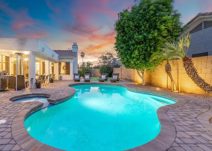 Desert Escape Minutes From Shopping, Dining & Golf *