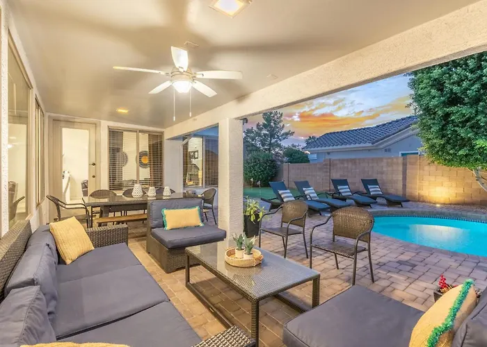 Desert Escape Minutes From Shopping, Dining & Golf Holiday home *