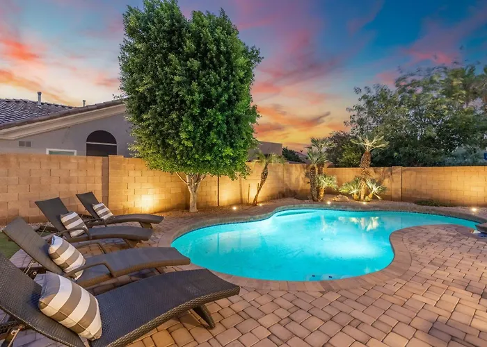 Desert Escape Minutes From Shopping, Dining & Golf Holiday home Phoenix