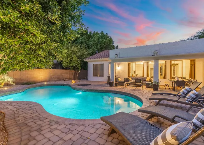 Desert Escape Minutes From Shopping, Dining & Golf