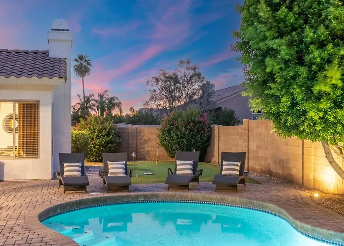 Desert Escape Minutes From Shopping, Dining & Golf Holiday home