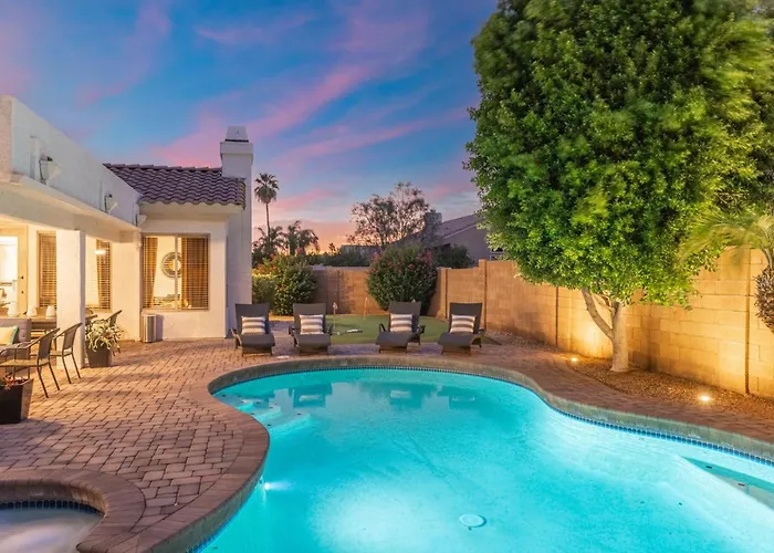 Desert Escape Minutes From Shopping, Dining & Golf Holiday home *