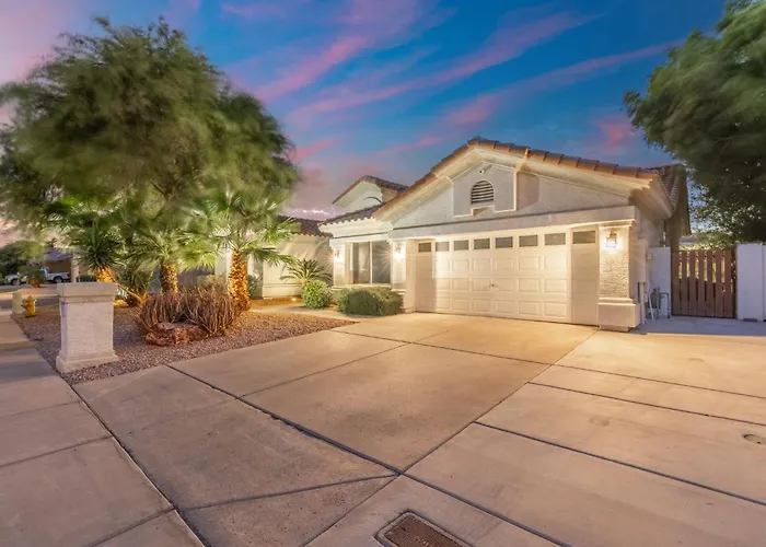 Desert Escape Minutes From Shopping, Dining & Golf Holiday home Phoenix